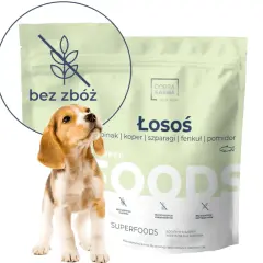 Szczeniak beagle obok opakowania karmy suchej dla małych ras "Dobra Karma" z łososiem, bez zbóż.