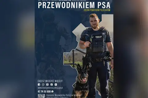 Policjant z psem patrzy w obiektyw. Plakat zachęca do zostania przewodnikiem psa w policji.